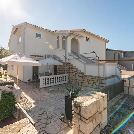 2 Bedroom Amazing In Povljana