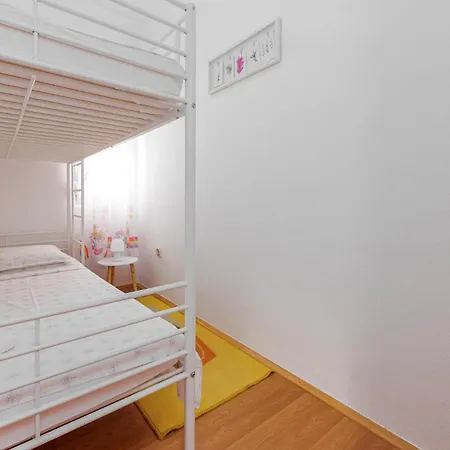 Apartmán 2 Bedroom Amazing In *