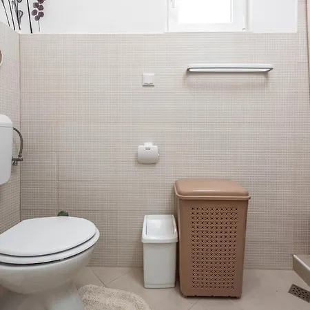 2 Bedroom Amazing In Apartmán Povljana